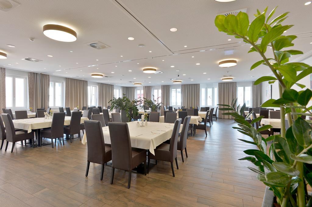 Hotel Goldener Adler วัทเทินส์ ภายนอก รูปภาพ