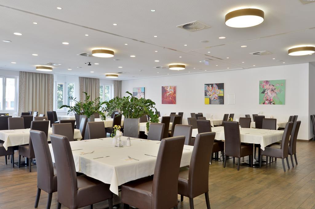 Hotel Goldener Adler วัทเทินส์ ภายนอก รูปภาพ