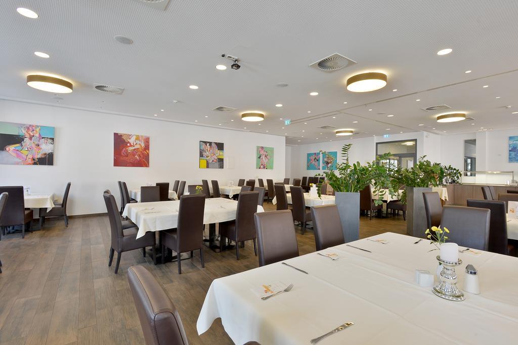Hotel Goldener Adler วัทเทินส์ ภายนอก รูปภาพ