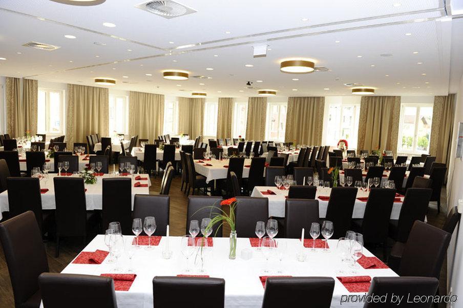 Hotel Goldener Adler วัทเทินส์ ร้านอาหาร รูปภาพ
