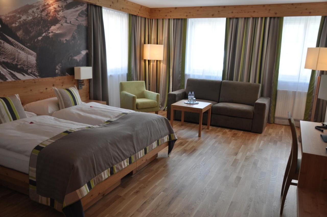 Hotel Goldener Adler วัทเทินส์ ภายนอก รูปภาพ